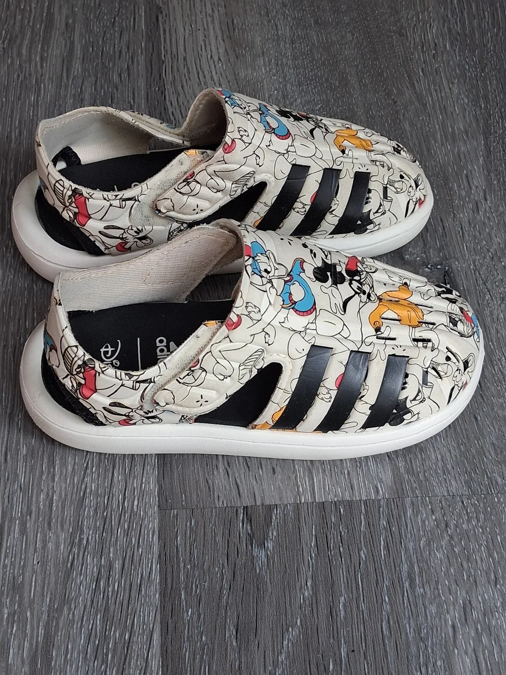 Adidas  X Disney disney white